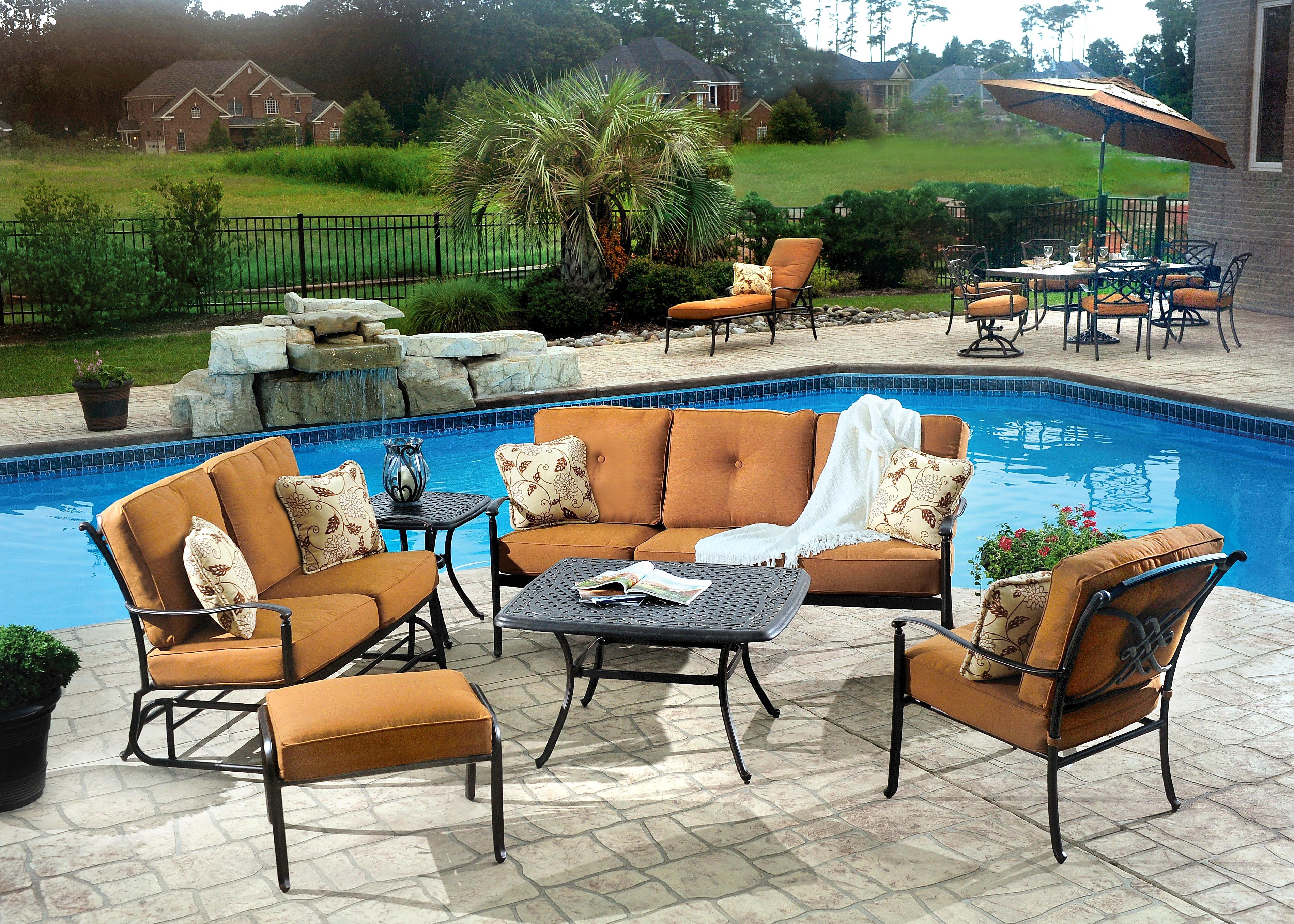 Agio Willowbrook Deep Seat Alumicast Outdoor Lounge Chair with Accent